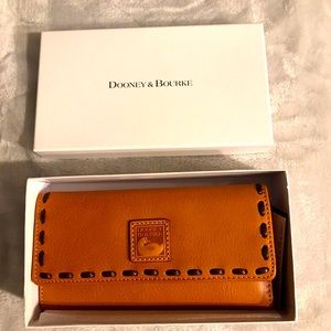 Dooney & Bourke wallet